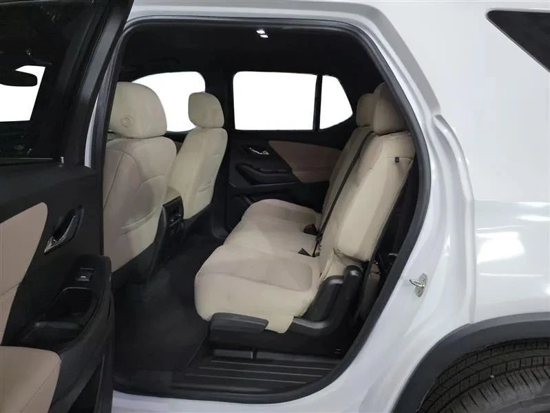 2023 Chevrolet Traverse - Image 10 of 12
