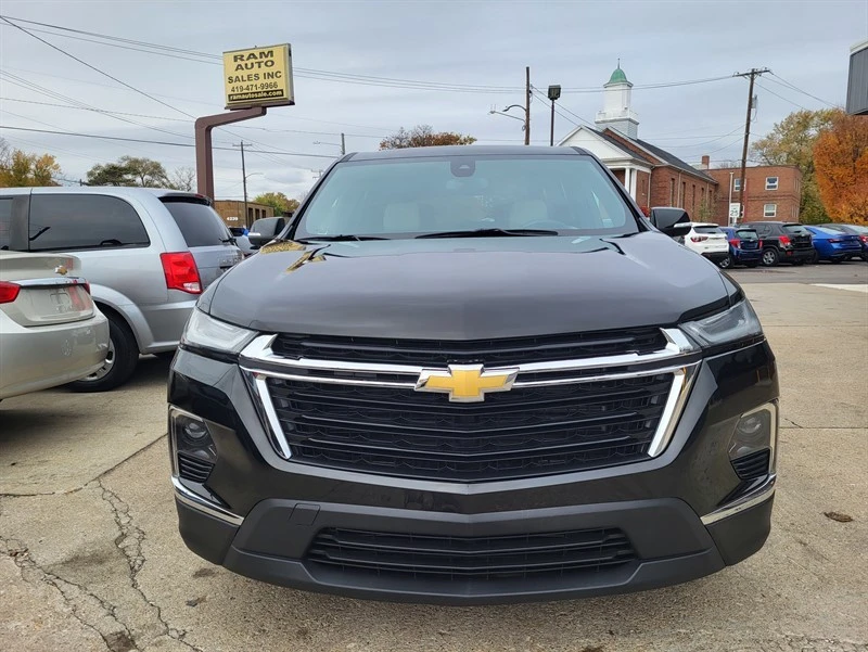 2023 Chevrolet Traverse - Image 2 of 18