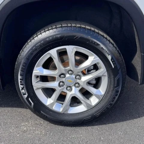 2023 Chevrolet Traverse - Image 8 of 17