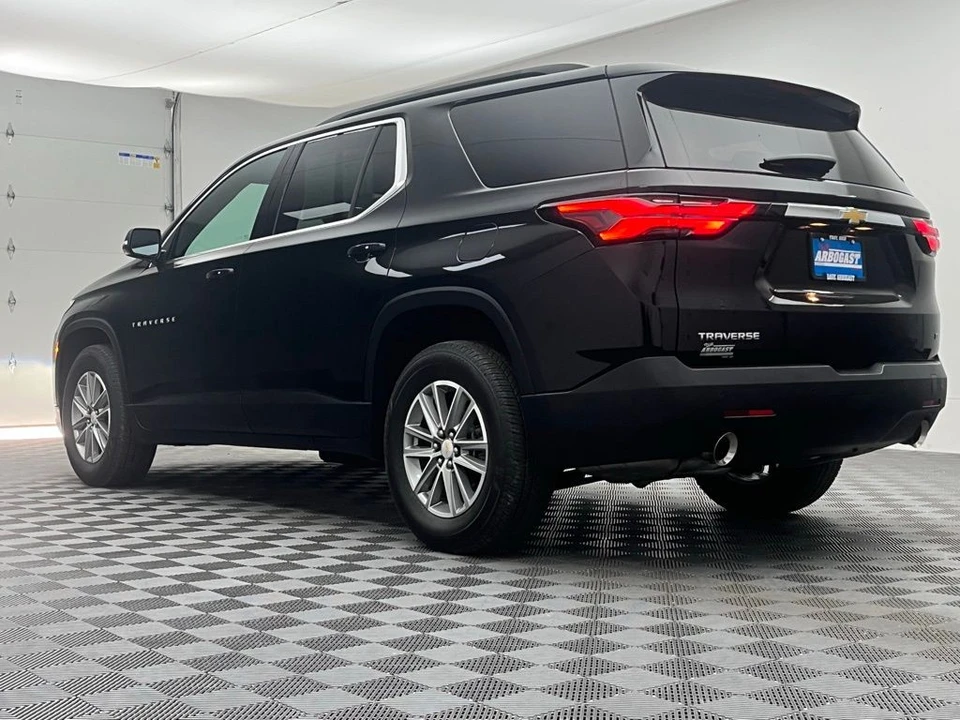2023 Chevrolet Traverse - Image 11 of 12