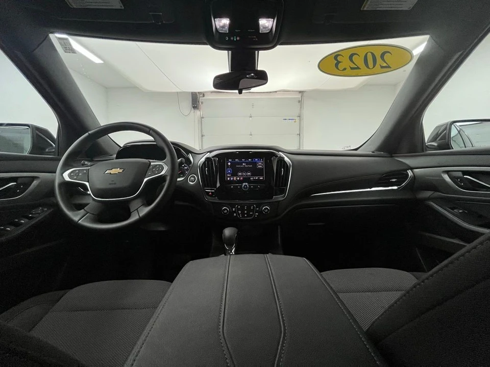 2023 Chevrolet Traverse - Image 2 of 12