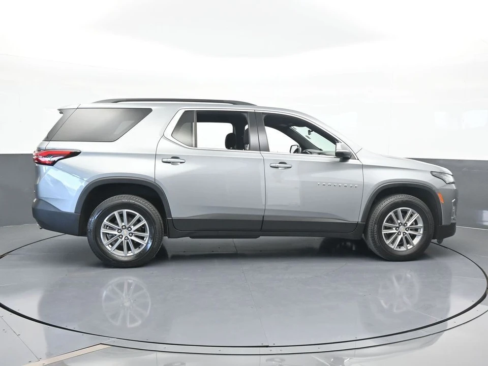 2023 Chevrolet Traverse - Image 7 of 12