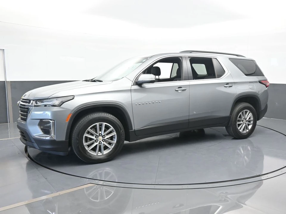 2023 Chevrolet Traverse - Image 2 of 12