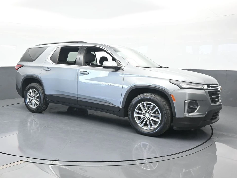 2023 Chevrolet Traverse - Image 8 of 12