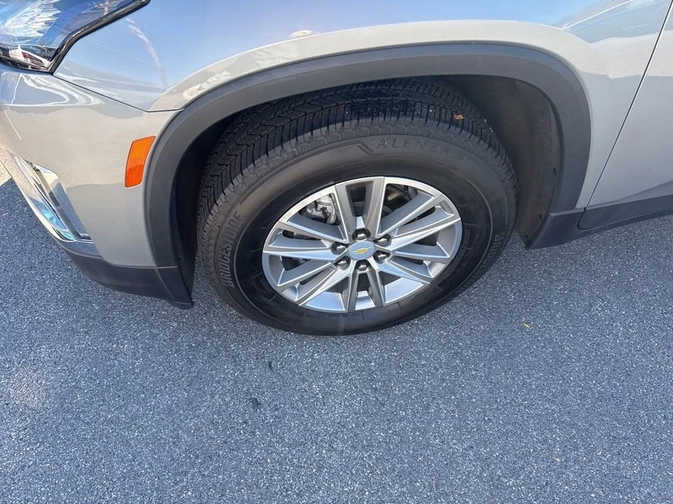 2023 Chevrolet Traverse - Image 10 of 12
