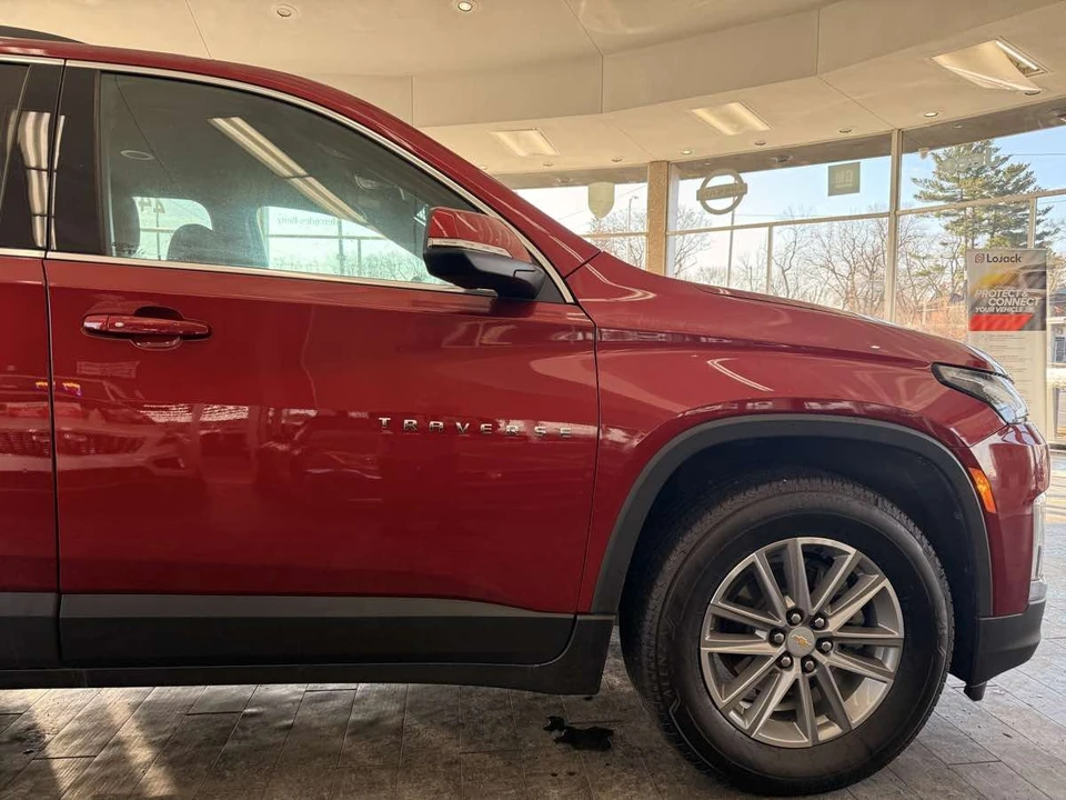 2023 Chevrolet Traverse - Image 8 of 12