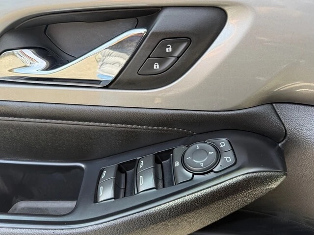2023 Chevrolet Traverse - Image 12 of 21