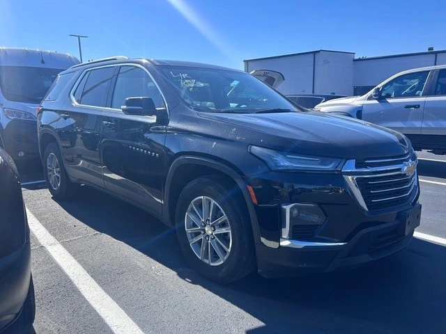 2023 Chevrolet Traverse - Image 2 of 5