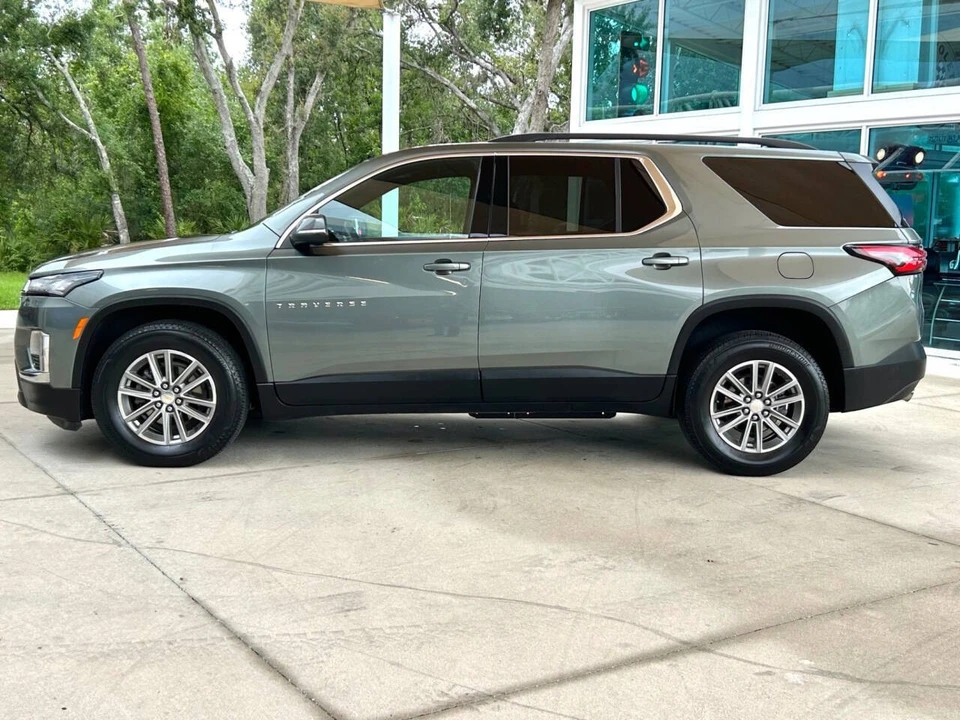 2023 Chevrolet Traverse - Image 9 of 12
