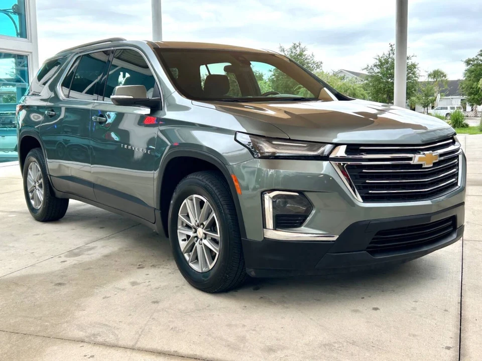2023 Chevrolet Traverse - Image 3 of 12