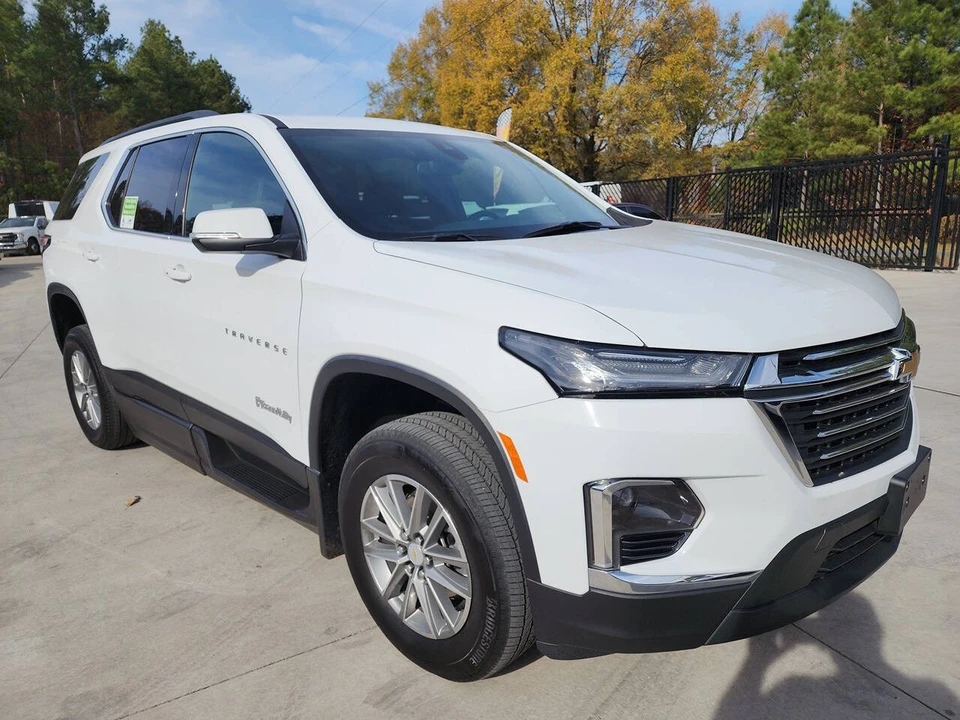 2023 Chevrolet Traverse - Image 9 of 21