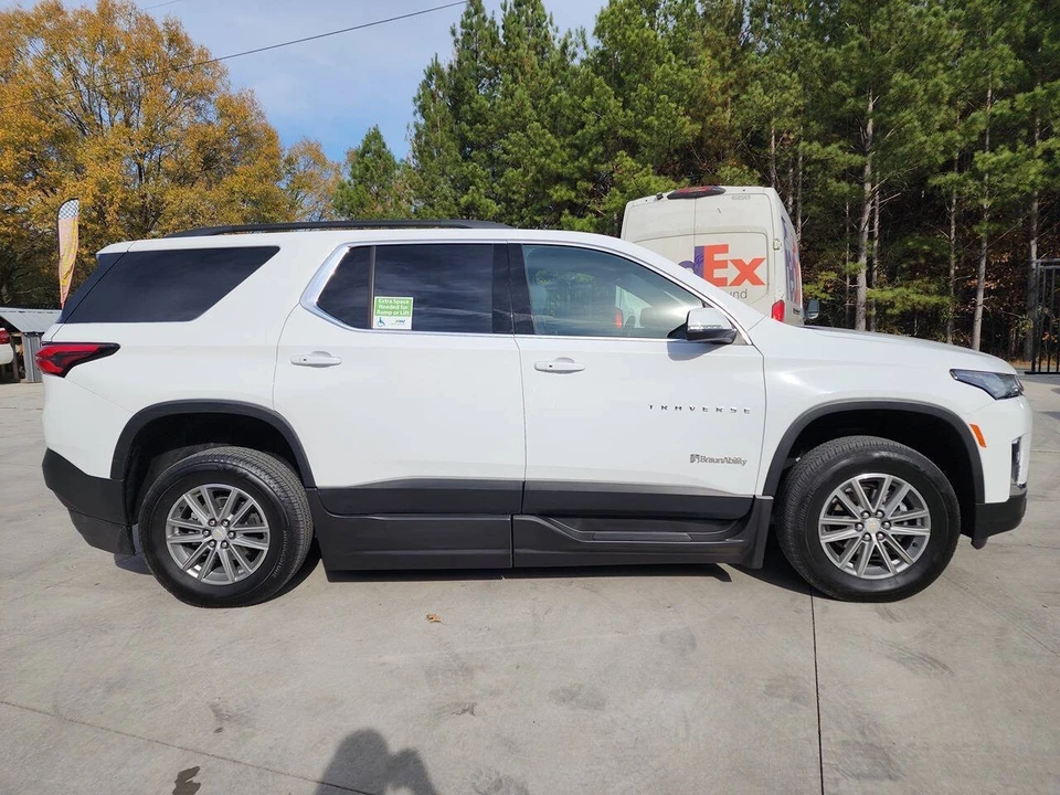 2023 Chevrolet Traverse - Image 8 of 21