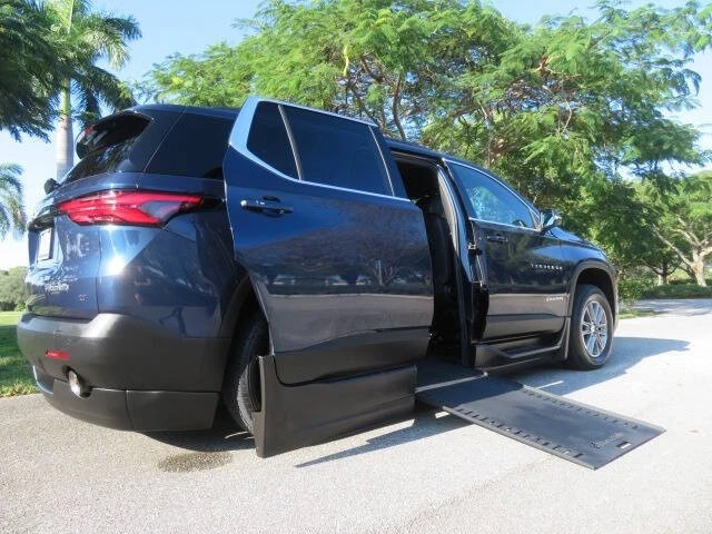 2023 Chevrolet Traverse - Image 4 of 12