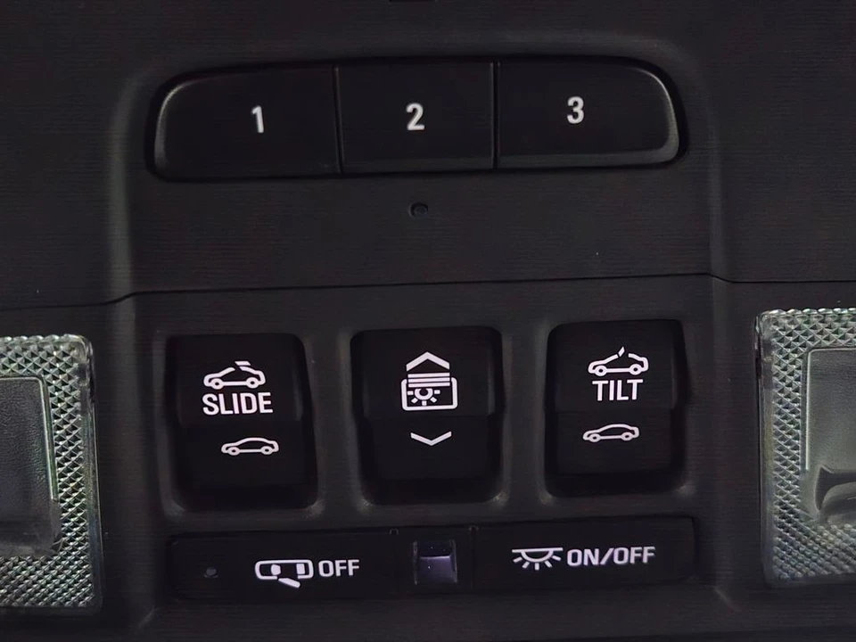 2023 Chevrolet Traverse - Image 4 of 12