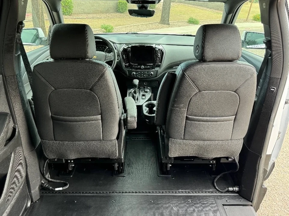 2023 Chevrolet Traverse - Image 8 of 15