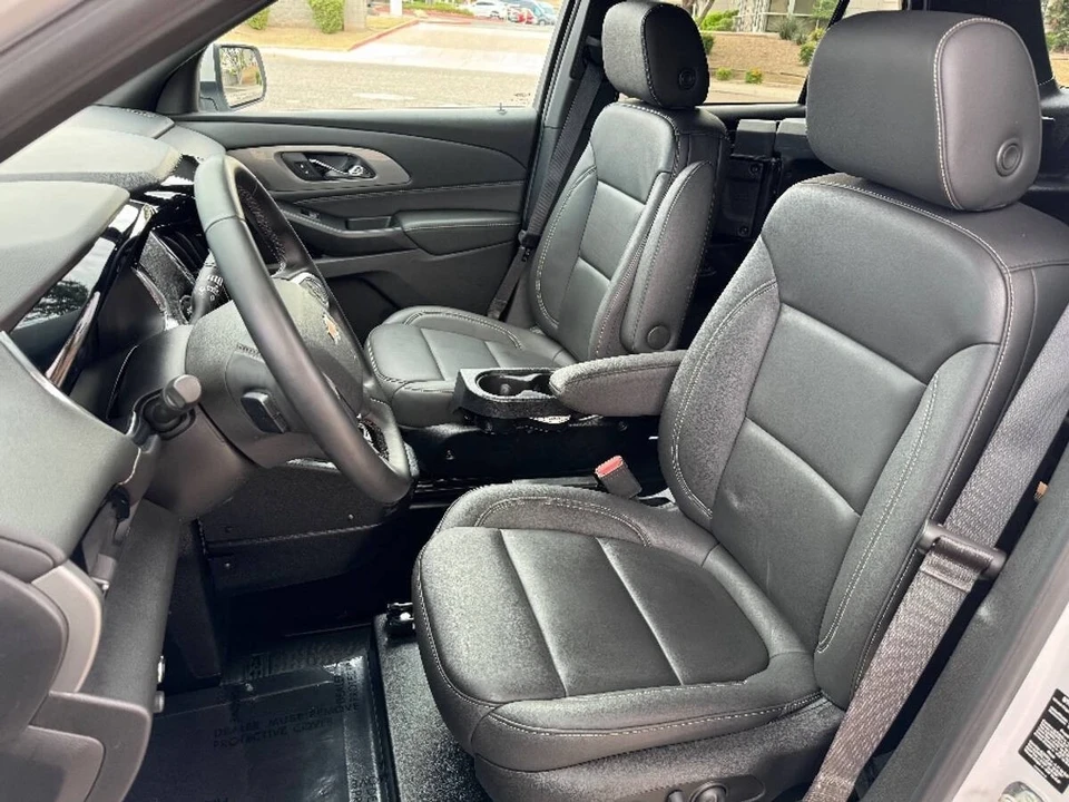 2023 Chevrolet Traverse - Image 5 of 15