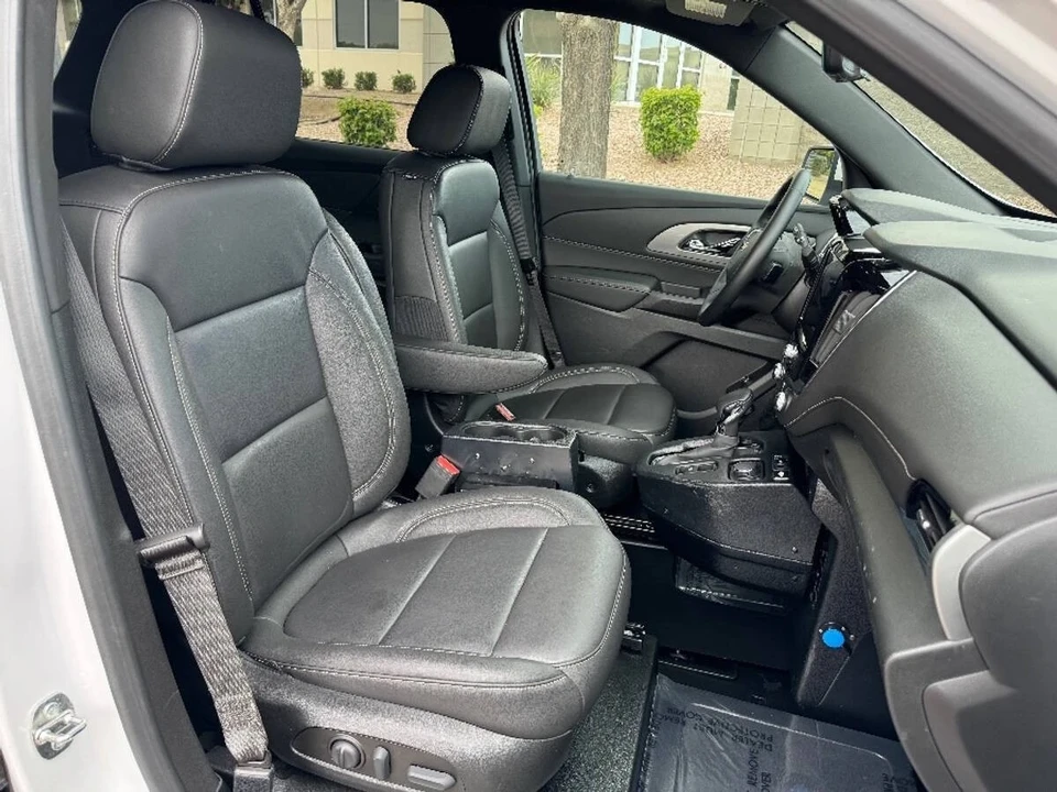2023 Chevrolet Traverse - Image 6 of 15