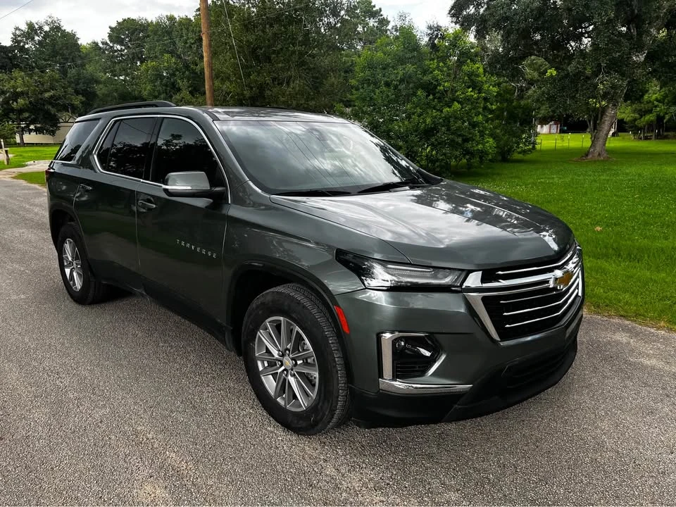 2023 Chevrolet Traverse - Image 2 of 9