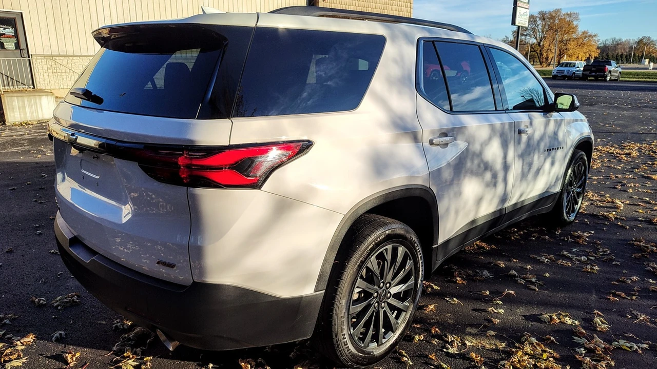 2023 Chevrolet Traverse - Image 5 of 13