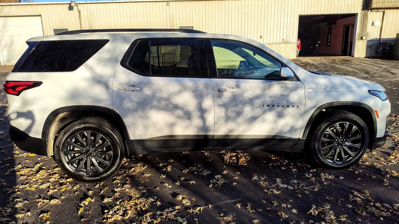 2023 Chevrolet Traverse - Image 4 of 13