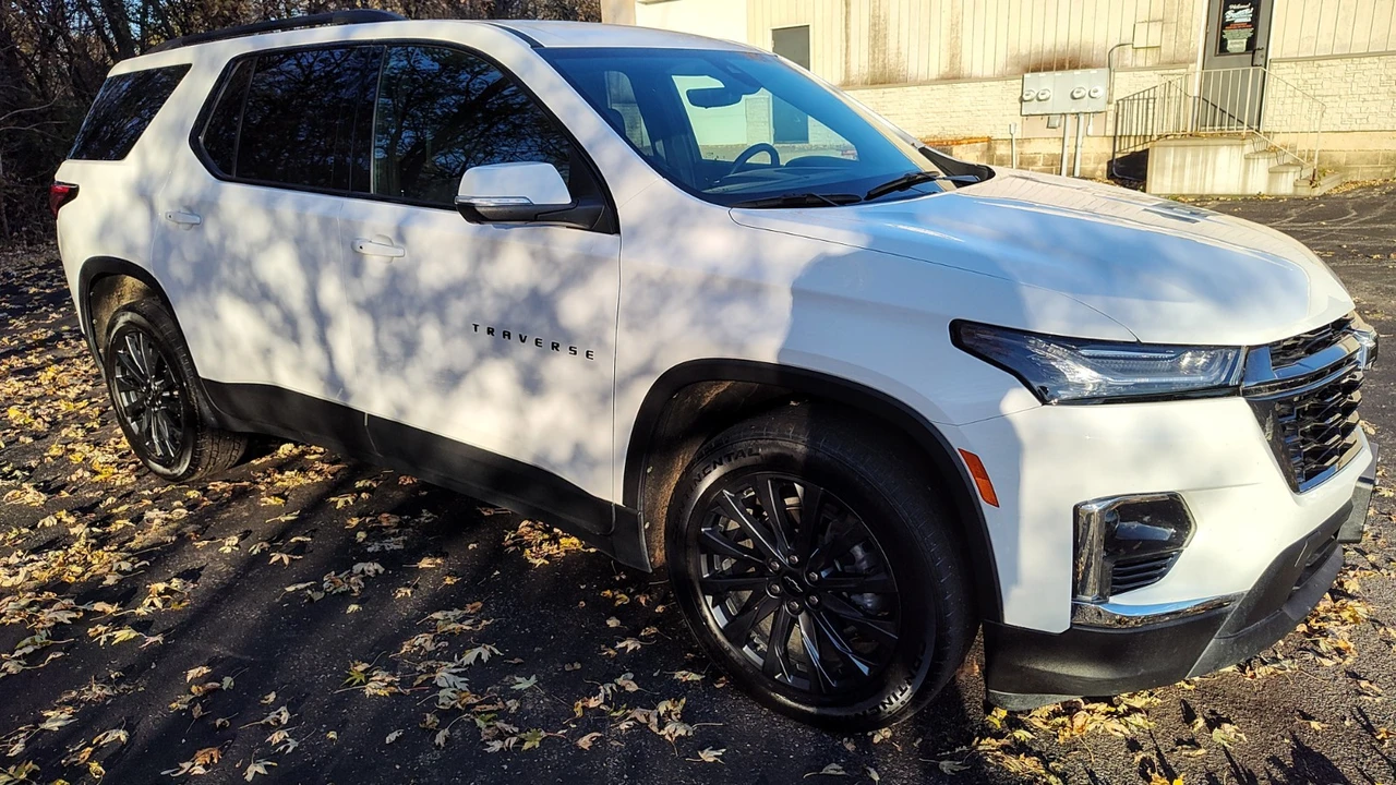 2023 Chevrolet Traverse - Image 3 of 13