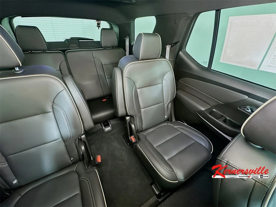 2023 Chevrolet Traverse - Image 14 of 21
