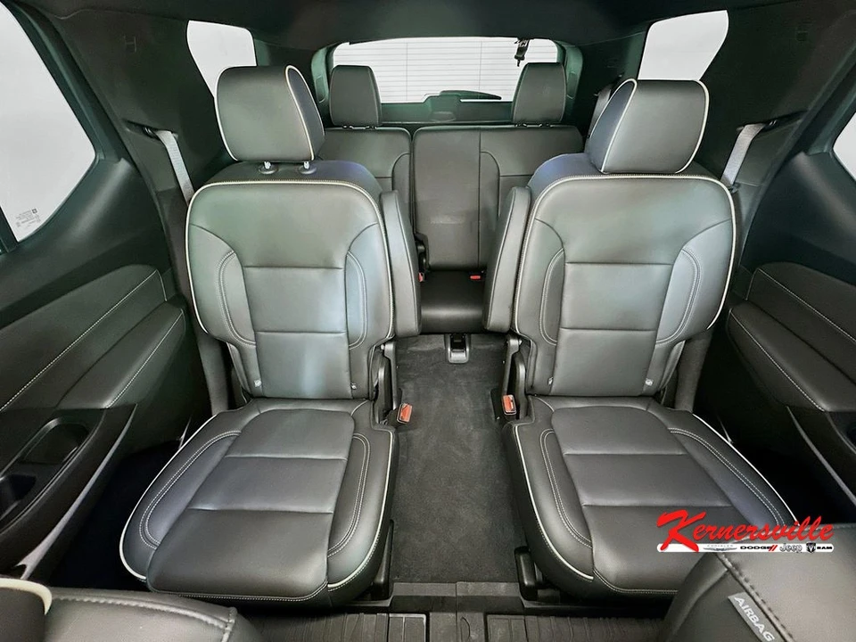 2023 Chevrolet Traverse - Image 13 of 21