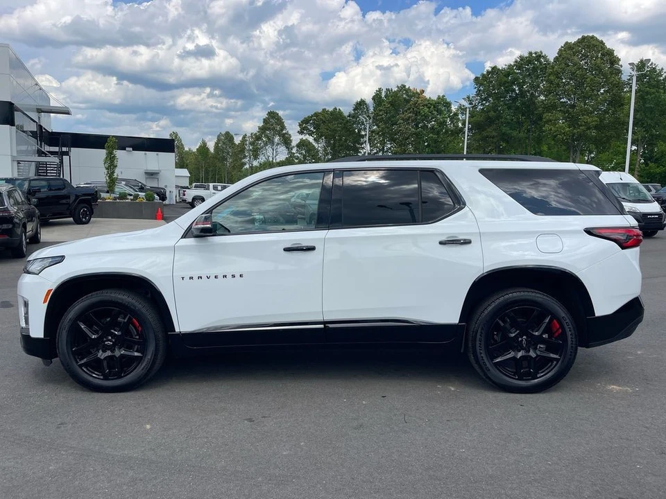 2023 Chevrolet Traverse - Image 2 of 12