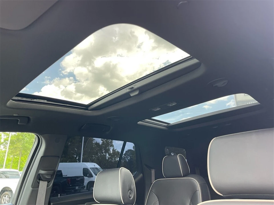 2023 Chevrolet Traverse - Image 12 of 12