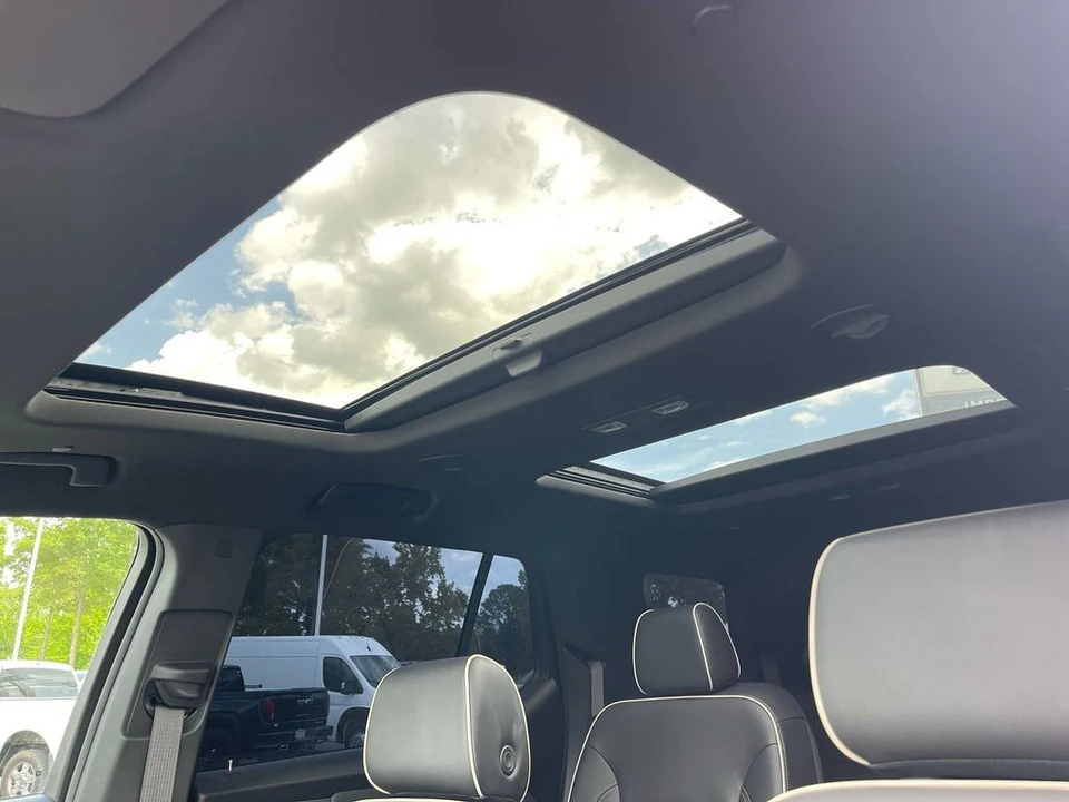 2023 Chevrolet Traverse - Image 12 of 12