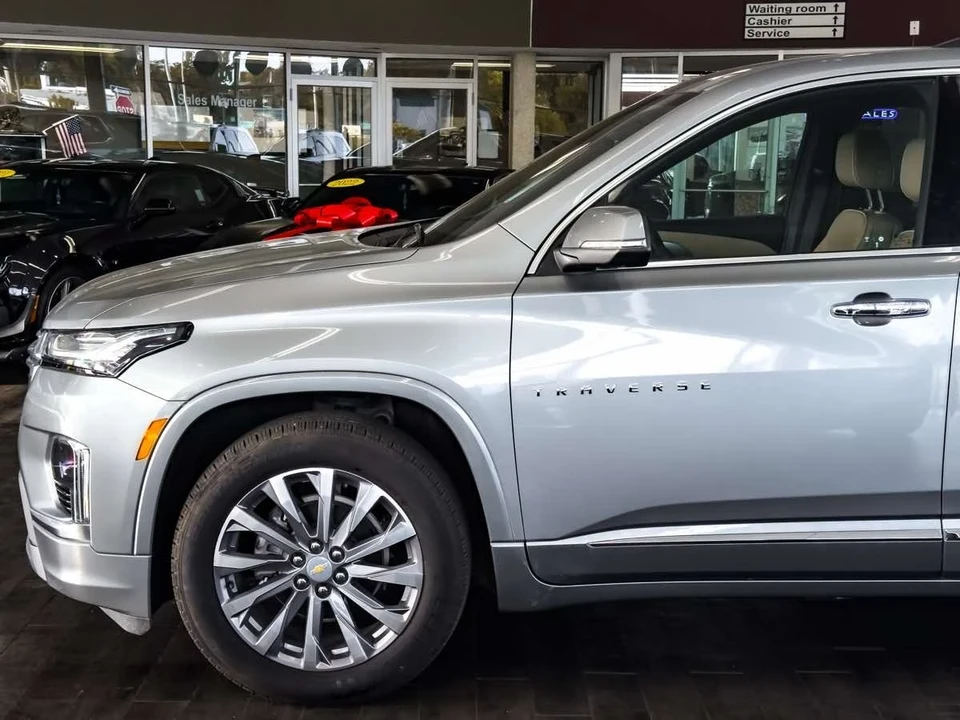 2023 Chevrolet Traverse - Image 9 of 21