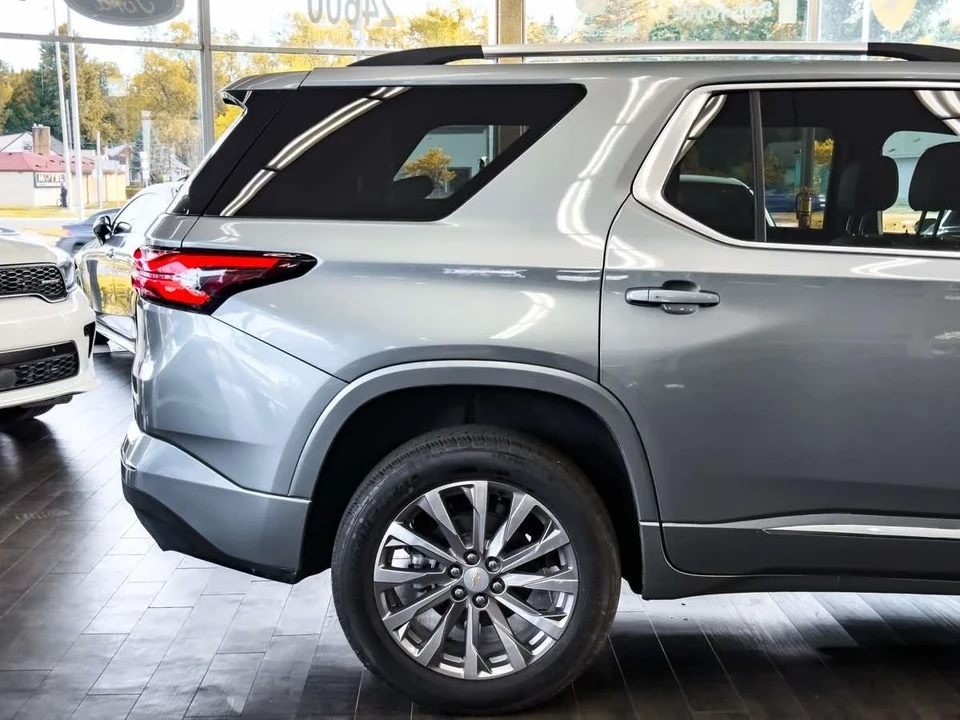 2023 Chevrolet Traverse - Image 15 of 21