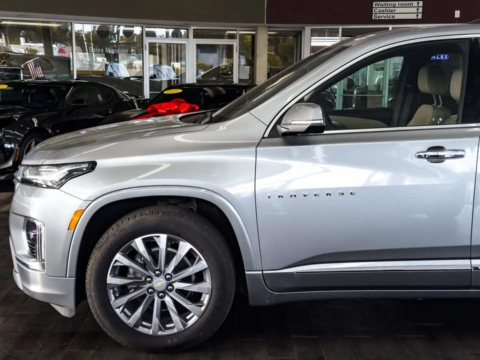 2023 Chevrolet Traverse - Image 9 of 21