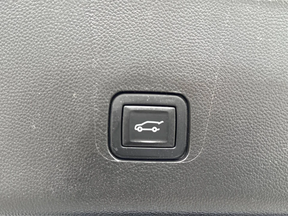 2023 Chevrolet Traverse - Image 14 of 21