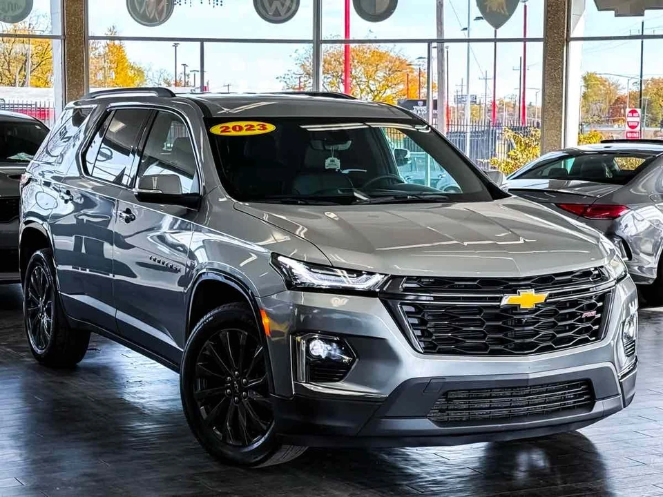 2023 Chevrolet Traverse - Image 2 of 12