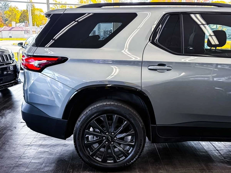 2023 Chevrolet Traverse - Image 15 of 21