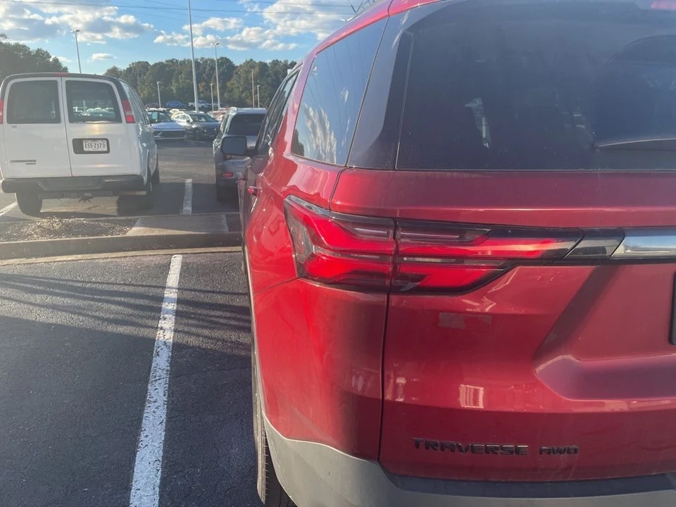 2023 Chevrolet Traverse - Image 5 of 12