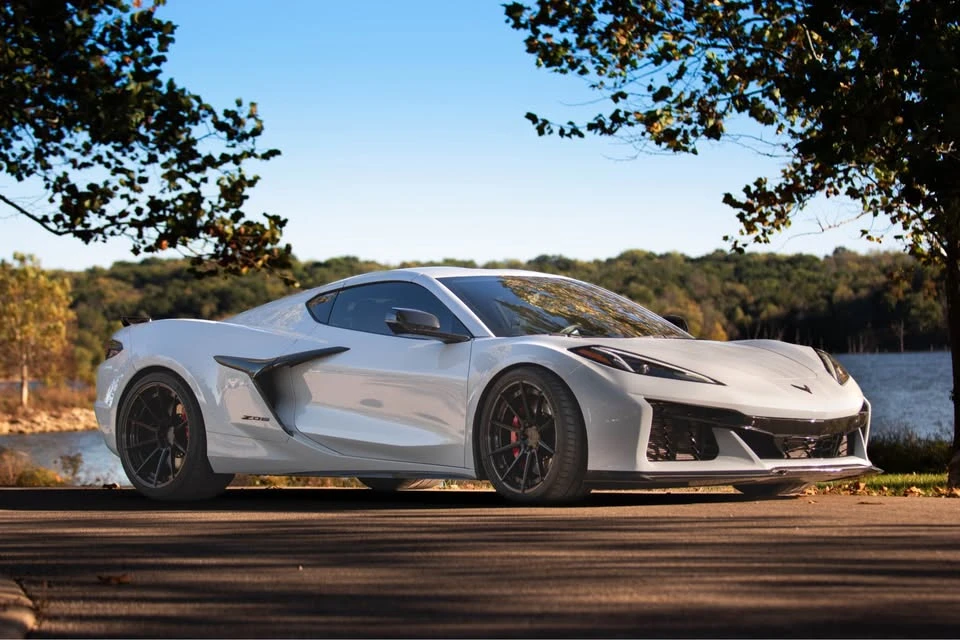 2023 Chevrolet Corvette C8 Z06 - Image 2 of 15