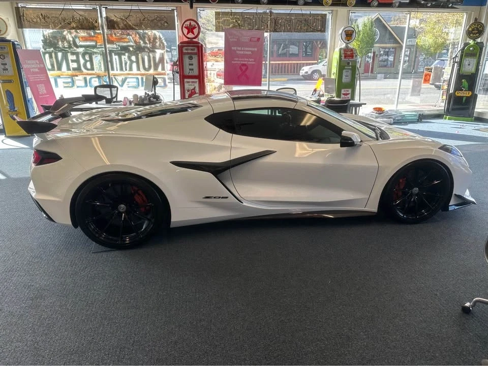 2023 Chevrolet Corvette C8 Z06 - Image 6 of 17