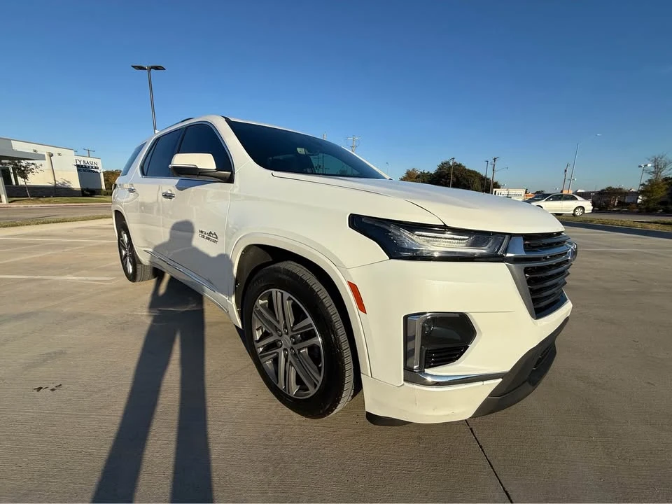 2023 Chevrolet Traverse - Image 2 of 8