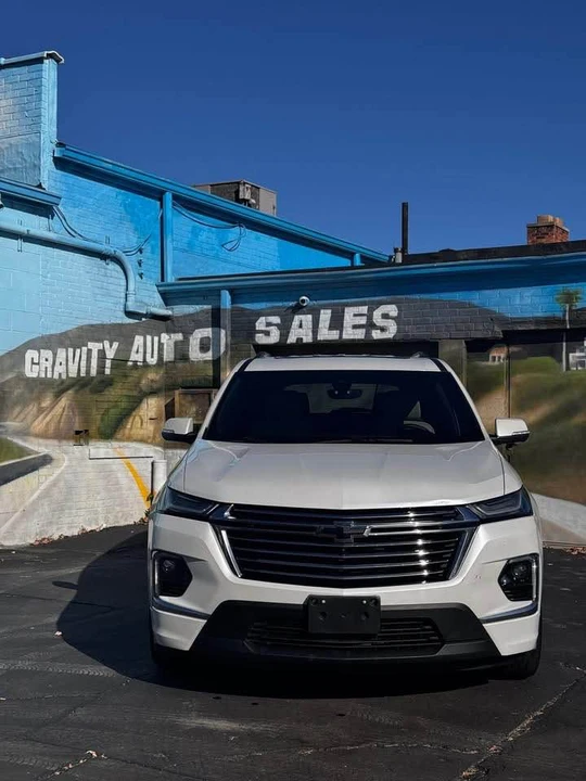 2023 Chevrolet Traverse - Image 2 of 9