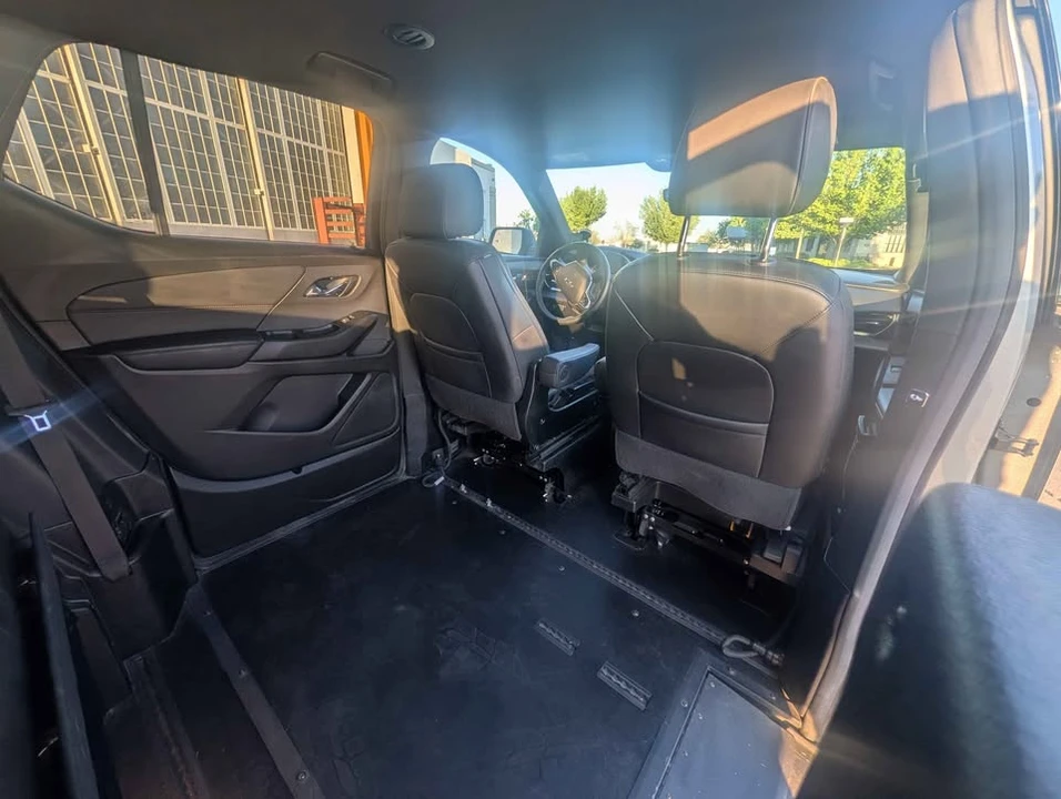 2023 Chevrolet Traverse - Image 12 of 17