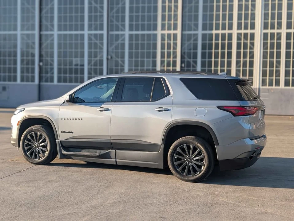 2023 Chevrolet Traverse - Image 7 of 17