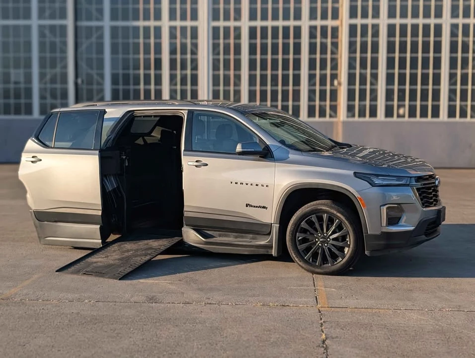 2023 Chevrolet Traverse - Image 5 of 17