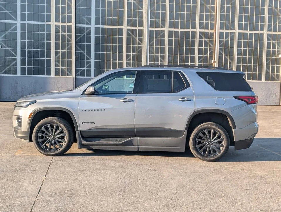 2023 Chevrolet Traverse - Image 8 of 17