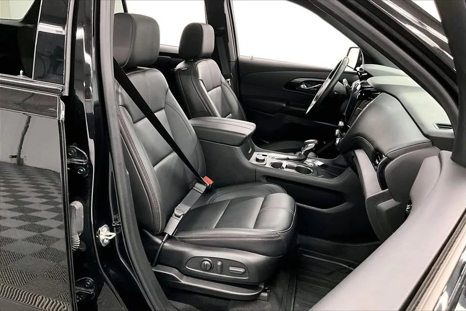 2023 Chevrolet Traverse - Image 7 of 15