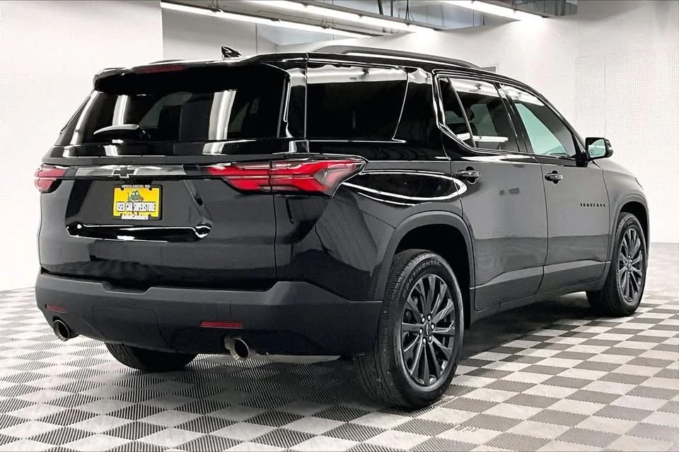 2023 Chevrolet Traverse - Image 2 of 15
