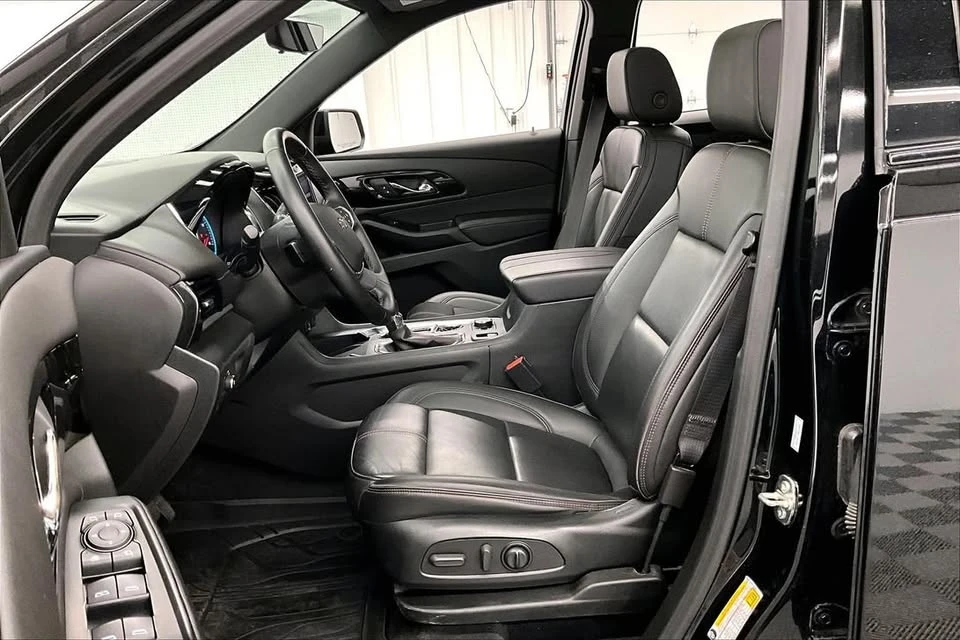2023 Chevrolet Traverse - Image 8 of 15