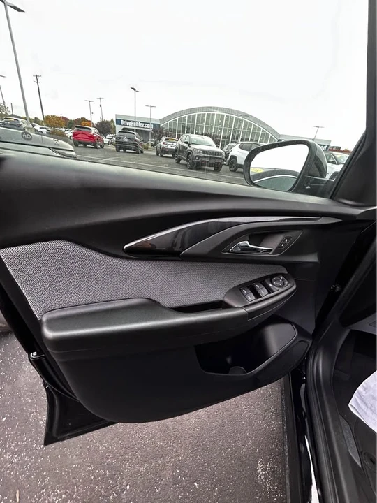 2023 Chevrolet Trax - Image 11 of 14