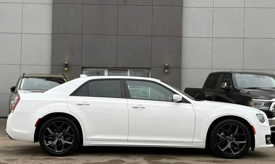 2023 Chrysler 300 (2005-2023) - Image 4 of 15
